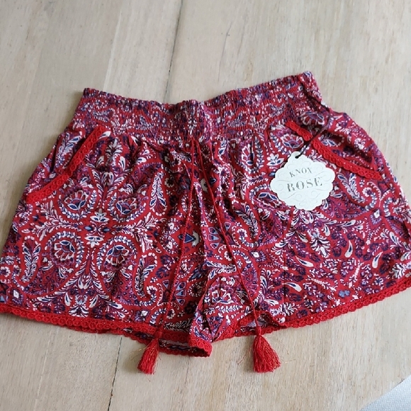 Knox Rose Pants - NWT Knox Rose Women's SZ L High Elastic Waist Red Paisley Shorts W/ Pockets